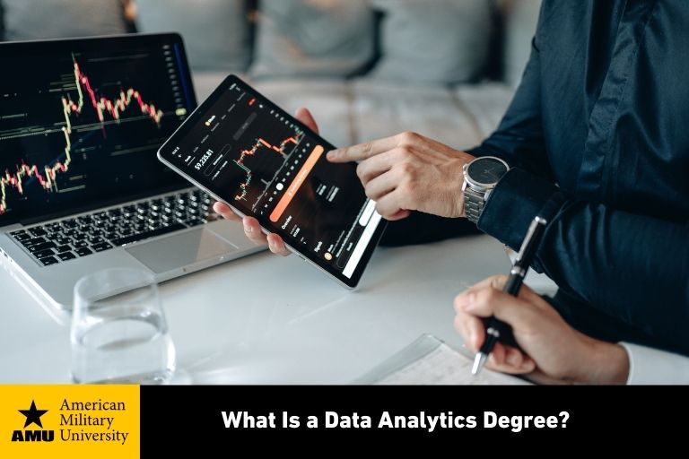 what-is-data-analytics-degree data analytics degree students analytics on tablets
